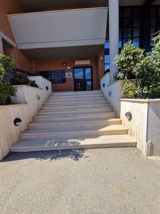 Terrazza A Nettuno E Chiesa Giubilare Santa Maria Goretti Exterior foto